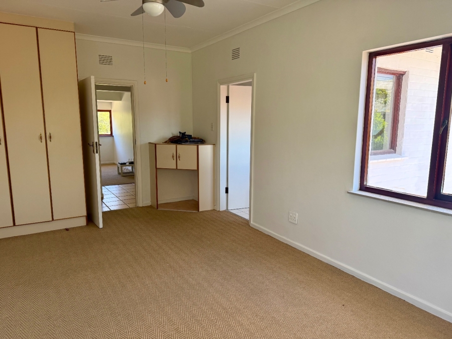 6 Bedroom Property for Sale in Leisure Isle Western Cape